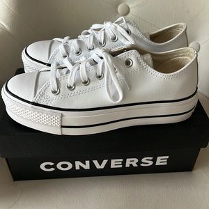 Brand New Converse Platform Low Top Women’s Size 7